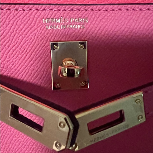 Elegant Pink Handbag - Picture 4 of 4